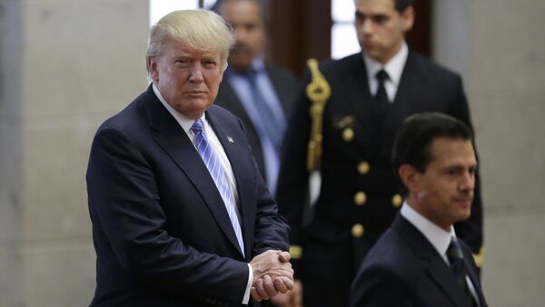 Donald Trump, presidente de EEUU, con su homólogo mexicano, Enrique Peña Nieto - Sputnik Mundo