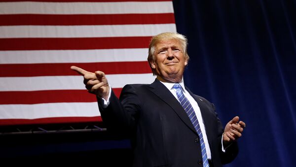 Republican presidential nominee Donald Trump speaks at a campaign rally in Phoenix, Arizona, U.S., August 31, 2016 - Sputnik Mundo