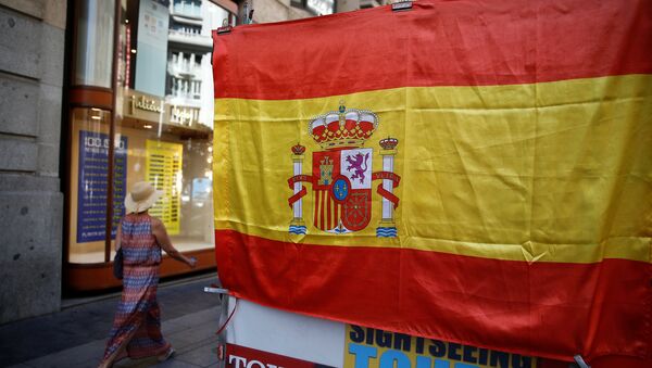 La bandera española en el centro de Madrid - Sputnik Mundo