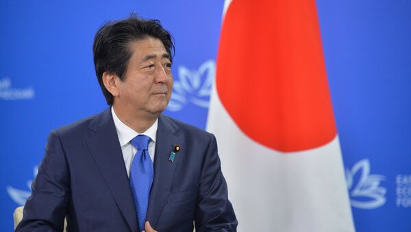 Shinzo Abe, primer ministro nipón, durante el Segundo Foto Económico Oriental (archivo) - Sputnik Mundo