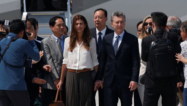 Mauricio Macri, presidente de Argentina, con su esposa al llegar China para la cumbre de G20 - Sputnik Mundo