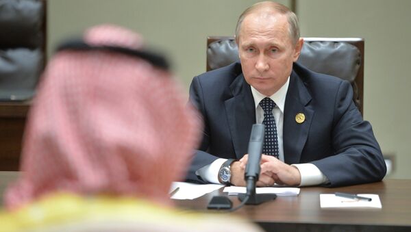 Vladímir Putin, presidente ruso, durante la reunión con Mohamed bin Salmán, príncipe heredero sustituto y ministro de defensa de Arabia Saudí, en el marco de la cumbre del G20 en Hangzhou. - Sputnik Mundo