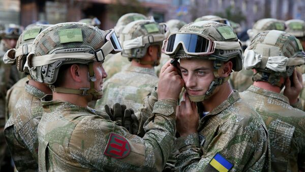 Ukrainian servicemen take part in a rehearsal for the Independence Day military parade in central Kiev, Ukraine, August 22, 2016. - Sputnik Mundo