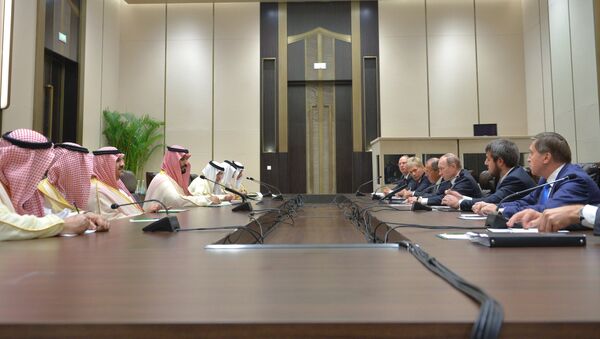 Encuentro entre el presidente ruso, Vladímir Putin, y el príncipe heredero sustituto de Arabia Saudí, Mohamed bin Salmán, en los márgenes de la cumbre del G20 en China - Sputnik Mundo