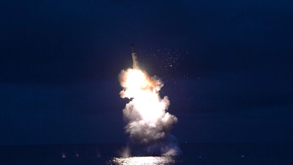Lanzamiento del misil balístico por Corea del Norte (archivo) - Sputnik Mundo