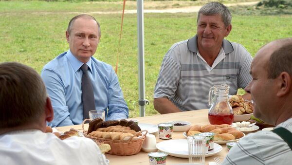 Visita de trabajo de Vladímir Putin a la región Tverskaya, Rusia - Sputnik Mundo