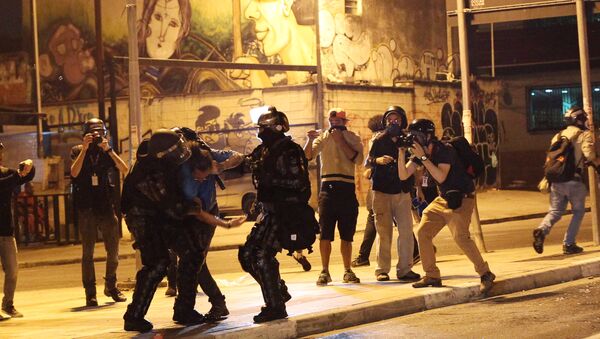 La policía dispersa una manifestación contra Temer en Sao Paulo - Sputnik Mundo
