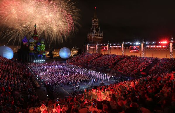Los momentos más impresionantes del festival de orquestas militares en Moscú - Sputnik Mundo