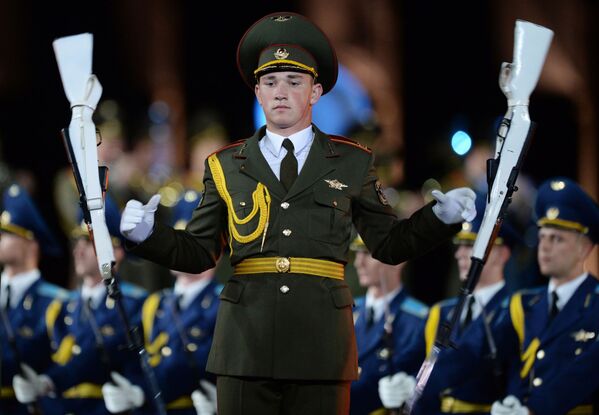 Los momentos más impresionantes del festival de orquestas militares en Moscú - Sputnik Mundo