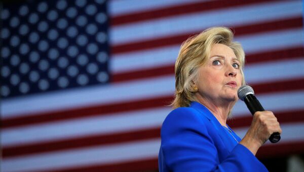 La candidata a la presidencia de EEUU, Hillary Clinton, durante una reunión con sus partidarios - Sputnik Mundo
