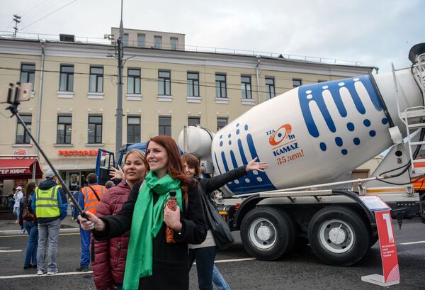 Doble récord: el primer desfile de los servicios públicos urbanos de Moscú - Sputnik Mundo