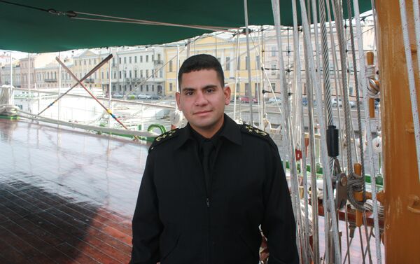 Alejandro Him, tripulante del buque Gloria - Sputnik Mundo