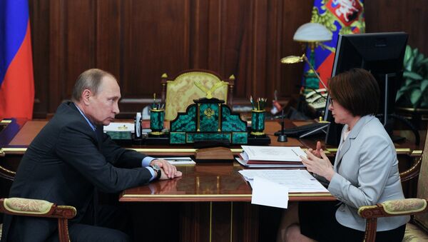 El presidente ruso, Vladímir Putin, y la jefa del Banco de Rusia, Elvira Nabiúlina - Sputnik Mundo