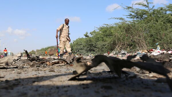 El lugar de la explosión en Mogadiscio, Somalia - Sputnik Mundo