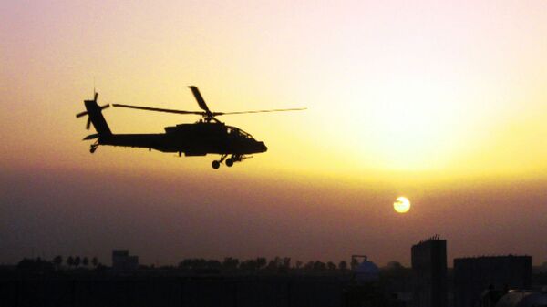 Helicóptero militar Apache AH-64D (archivo) - Sputnik Mundo