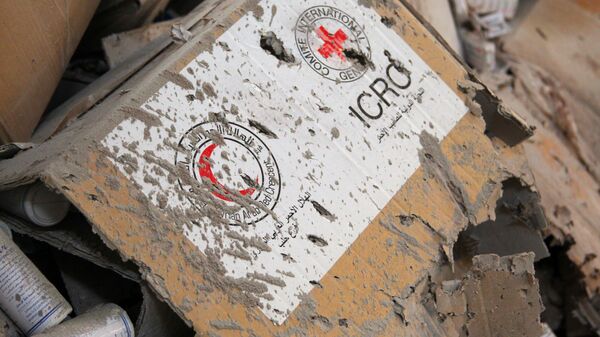 Damaged Red Cross and Red Crescent medical supplies lie inside a warehouse after an airstrike on the rebel held Urm al-Kubra town, western Aleppo city, Syria September 20, 2016. - Sputnik Mundo