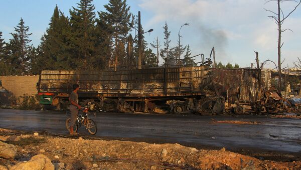 Un convoy humanitario de la ONU destruido en un bombardeo en Siria - Sputnik Mundo