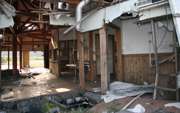 Una escuela abandonada en la prefectura de Fukushima - Sputnik Mundo