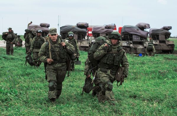Los ejercicios de las Fuerzas Aerotransportadas de Rusia: marcha de 600 kilómetros - Sputnik Mundo