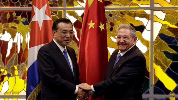 Raúl Castro, presidente de Cuba, y Li Keqiang, primer ministro asiático - Sputnik Mundo