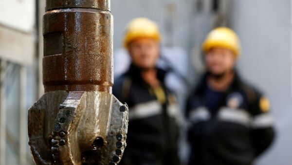 File photo of a drill head at well pad of Rosneft-owned Prirazlomnoye oil field outside Nefteyugansk - Sputnik Mundo