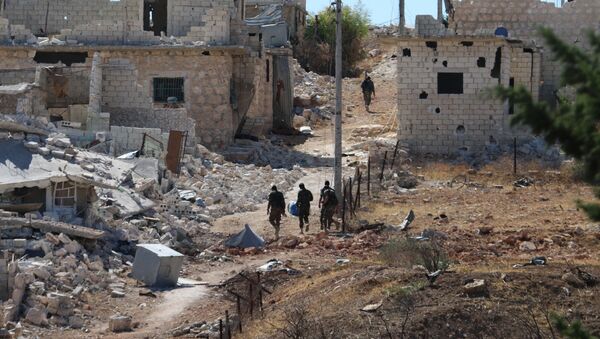Syrian government forces walk amidst debris in the largely deserted Palestinian refugee camp of Handarat, north of Aleppo. (File) - Sputnik Mundo