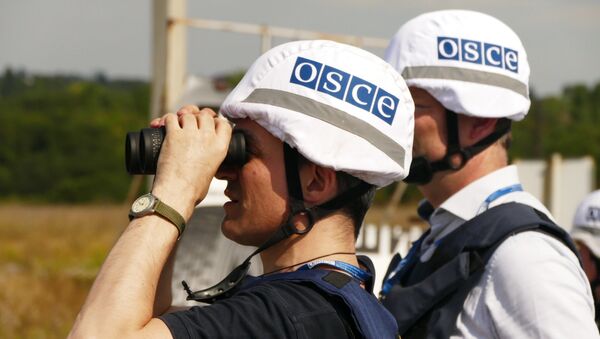 OSCE inspectors examine the territory of the Donetsk filter plant, situated on the contact line between Yasinovataya and Avdeyevka in Donbass, which was heavily shelled by the Ukrainian army - Sputnik Mundo