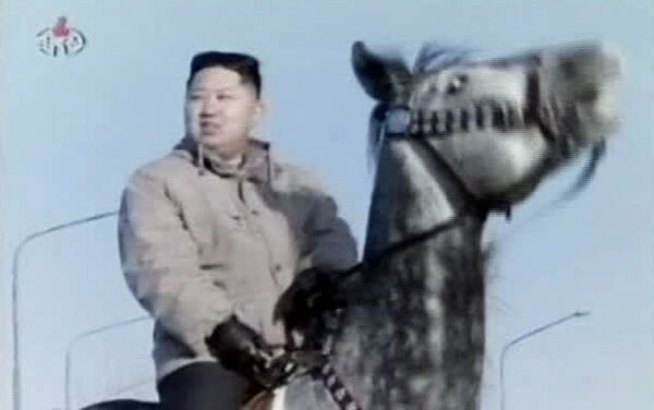 Kim Jong-un montado sobre un corcel  - Sputnik Mundo