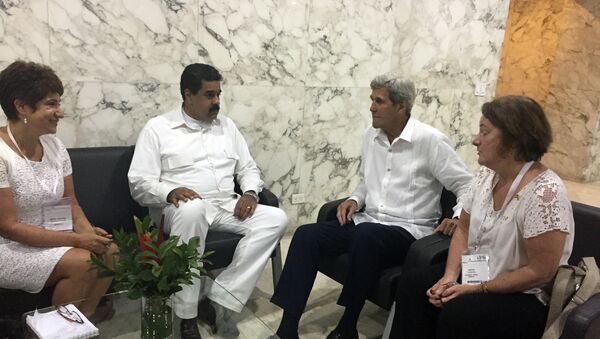 El presidente de Venezuela, Nicolás Maduro, y el secretario de Estado de EEUU, John Kerry - Sputnik Mundo