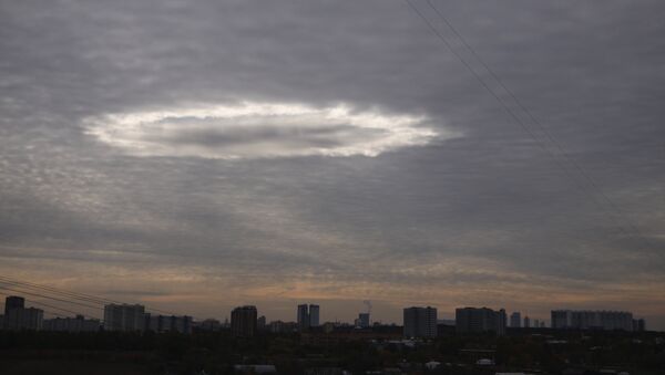 Una nube en los cielos de Moscú - Sputnik Mundo