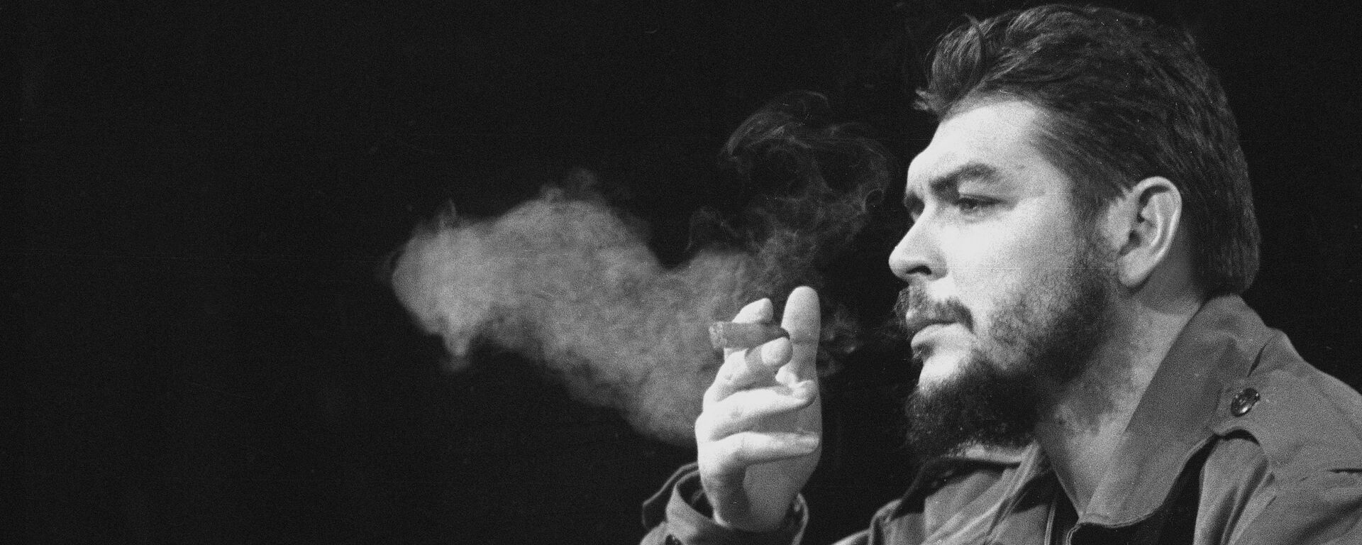 Latin American revolutionary Ernesto Che Guevara is seen in 1964. - Sputnik Mundo, 1920, 08.10.2020