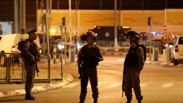 La policía israelí en el lugar del ataque en Qalandia - Sputnik Mundo