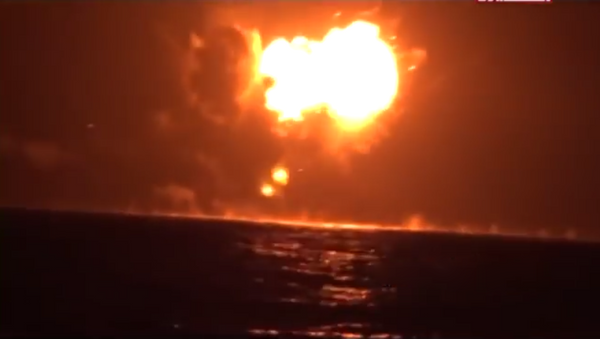 Presunta explosión del buque de guerra de EAU en Yemen - Sputnik Mundo
