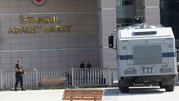 Se produce una explosión cerca de una comisaría en Estambul (Fotos, vídeo) - Sputnik Mundo