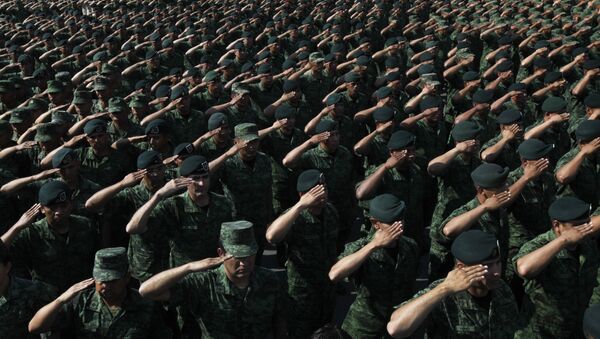 Soldiers salute Mexico's Defense Secretary Gen. Salvador Cienfuegos Zepeda at the Number 1 military camp in Mexico City. - Sputnik Mundo