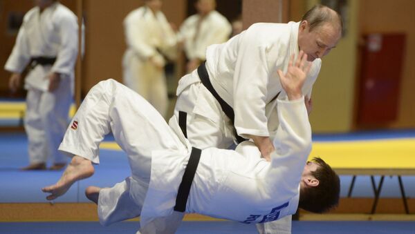 Vladímir Putin practicano judo - Sputnik Mundo