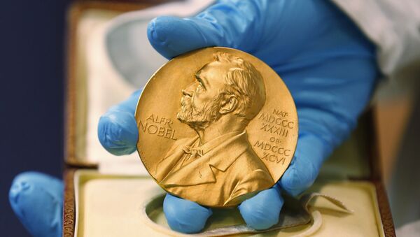 La medalla del Premio Nobel (imagen referencial) - Sputnik Mundo