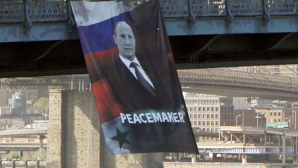 El cartel gigante del presidente de Rusia, Vladímir Putin - Sputnik Mundo