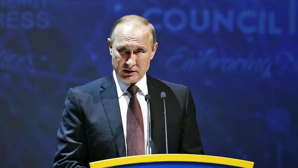 El presidente ruso, Vladímir Putin, durante su discurso en el Congreso Mundial de Energía en Estambul, el 10 de octubre de 2016 - Sputnik Mundo