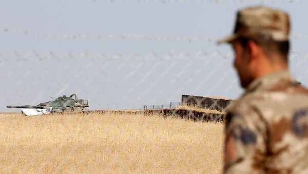A Turkish armoured vehicle is seen at an observation post in Bashiqa - Sputnik Mundo