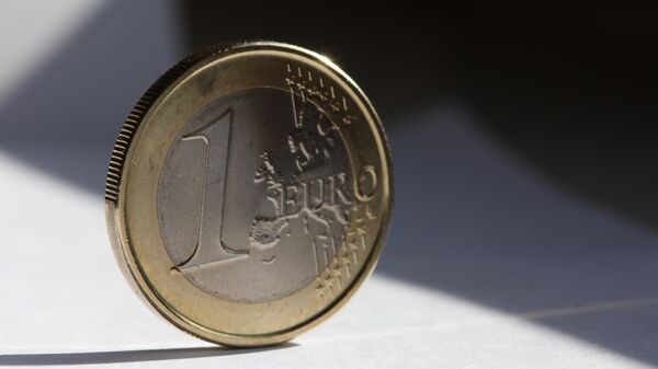 Una moneda de euro - Sputnik Mundo
