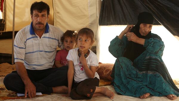 La gente que huyó de Mosul en campamento de refugiados Duhok, Irak - Sputnik Mundo