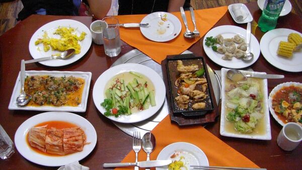 Una comida en un restaurante norcoreano - Sputnik Mundo