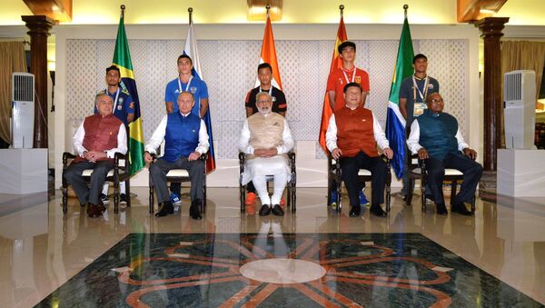 Los líderes de BRICS durante una sesión de fotos (archivo) - Sputnik Mundo