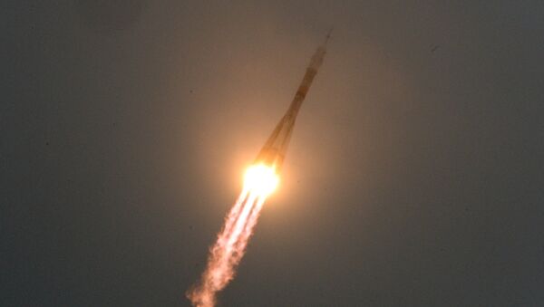 La nave espacial Soyuz MS-02 parte a la EEI (archivo) - Sputnik Mundo