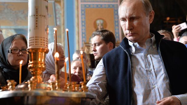 Президент РФ Владимир Путин в Спасо-Преображенском соборе Валаамского монастыря - Sputnik Mundo