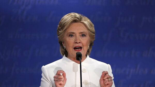 La candidata demócrata, Hillary Clinton, durante los debates presidenciales en EEUU - Sputnik Mundo