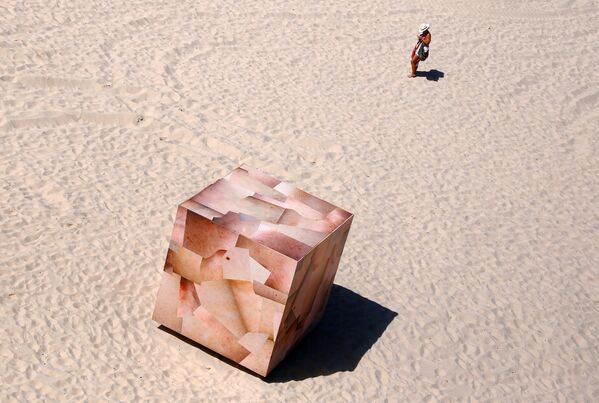 Dos kilómetros de arte contemporáneo en una playa de Sídney - Sputnik Mundo