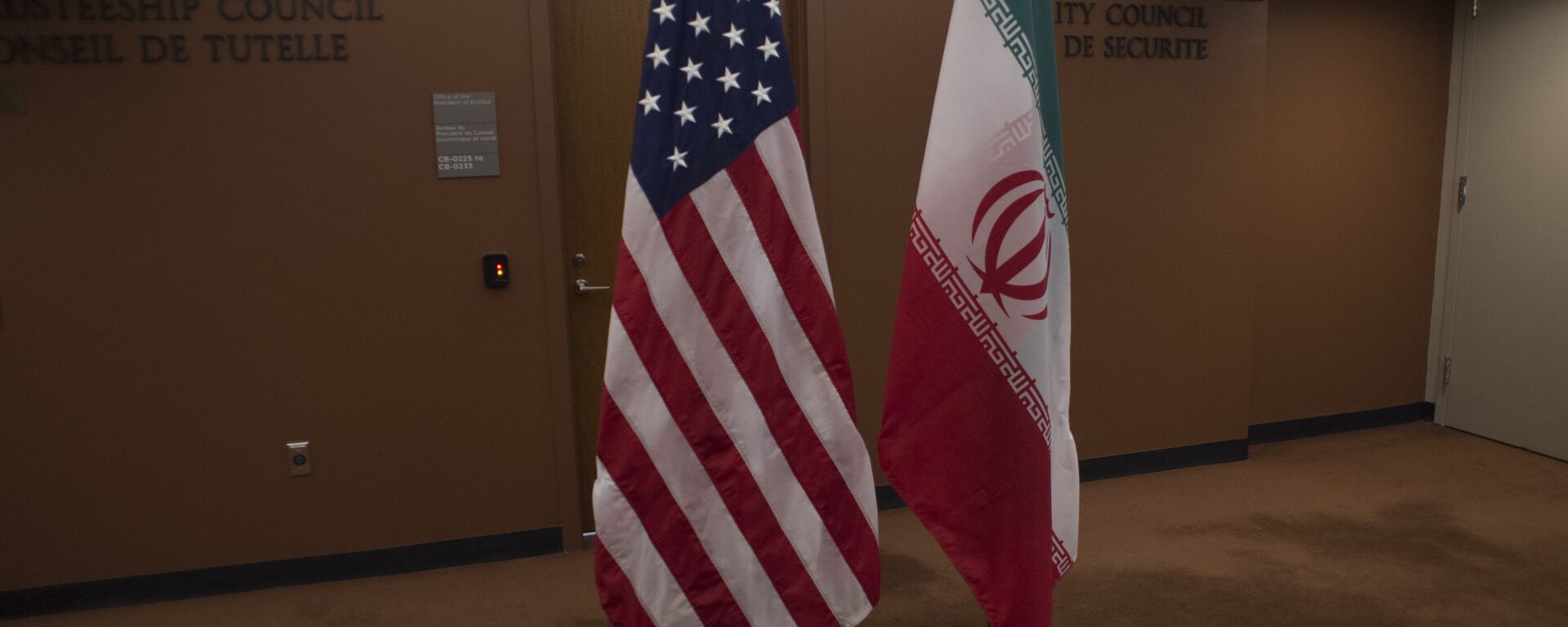 Banderas de EEUU e Irán - Sputnik Mundo, 1920, 05.04.2021
