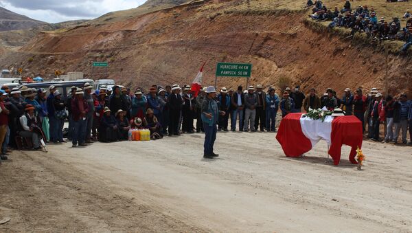 Represión y muerte en protesta por proyecto minero en Perú - Sputnik Mundo